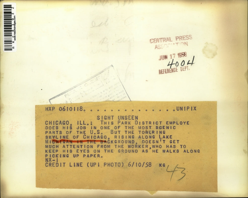 1958 Press Photo A man sightseeing in chicago.