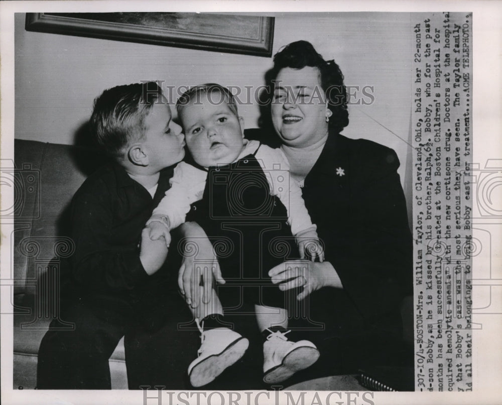 1951 Press Photo William Taylor holding her 22-month baby.- Historic Images