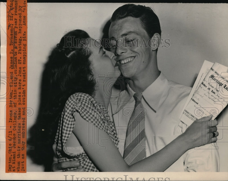 Load image into Gallery viewer, 1947 Press Photo Irene Borton To Marry James Townsend
