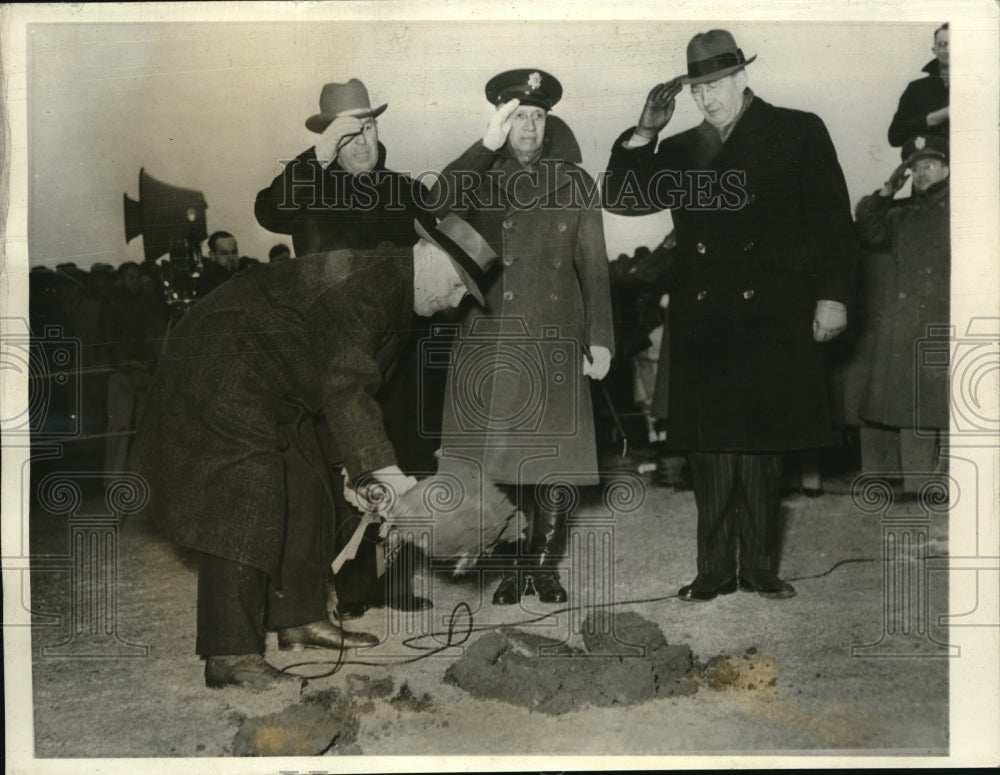 1941 Press Photo Ft Crook, Neb. construction of bomber plant, Maj H Swenholt- Historic Images