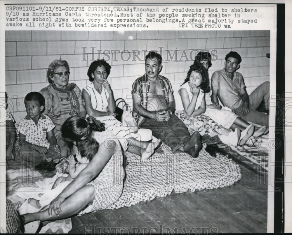 1961 Press Photo Thousands of residents stranded during the Hurricane Carla.