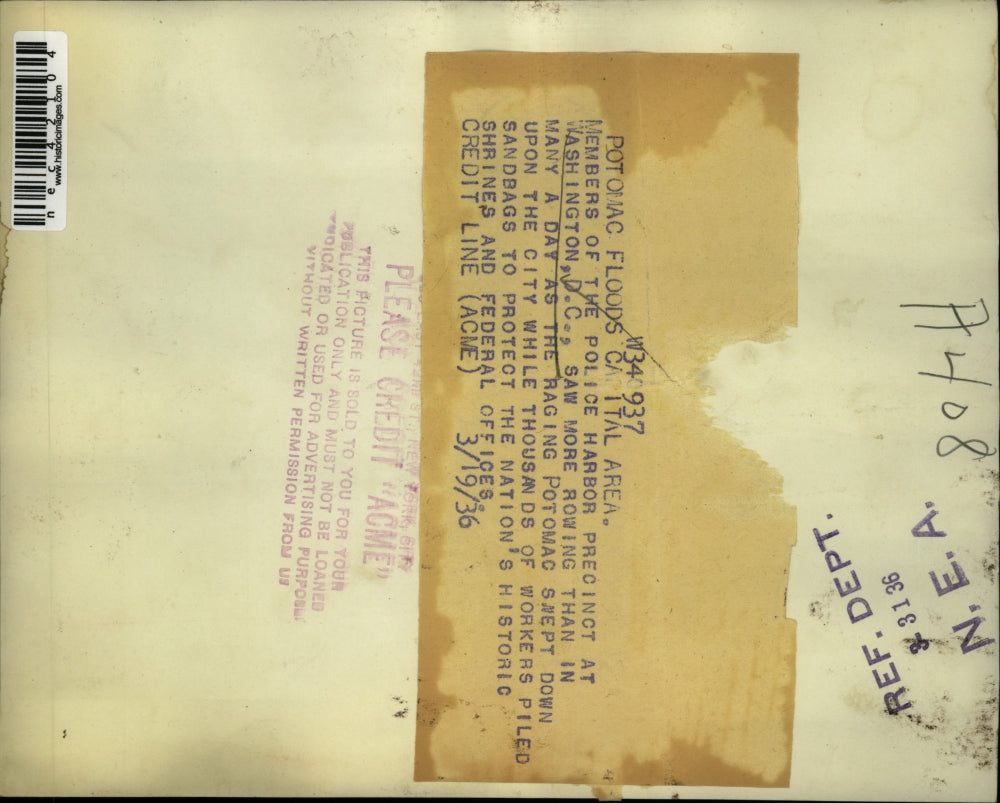 1936 Press Photo Wash D.C. police in boats in floods from Potomac river