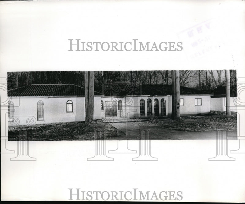 Load image into Gallery viewer, 1971 Press Photo Top view of Spanish Haciden-style home.
