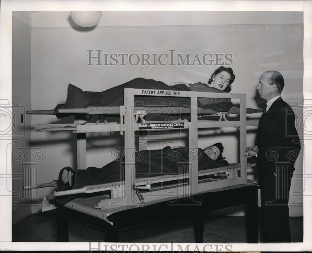1942 Press Photo William Ruxton Two-Strecher Cradle, Mary Riodan & Terry Ficarra