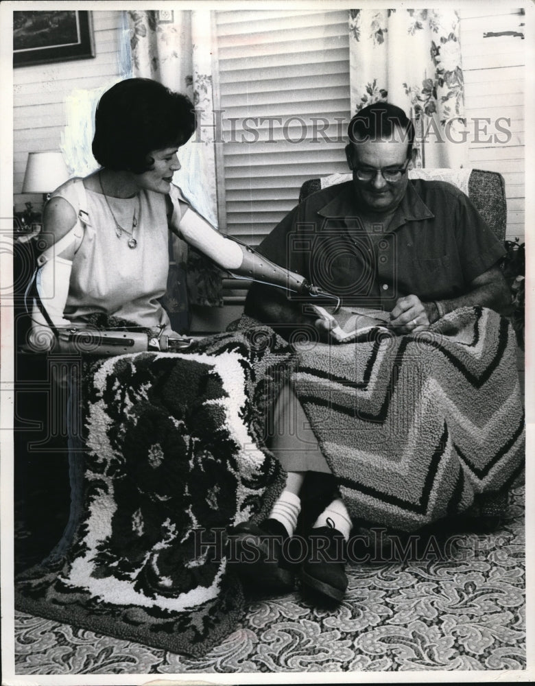 Load image into Gallery viewer, 1969 Press Photo St Petersburg, Fla Clarence &amp; Hazel Barthelemy hooking rugs

