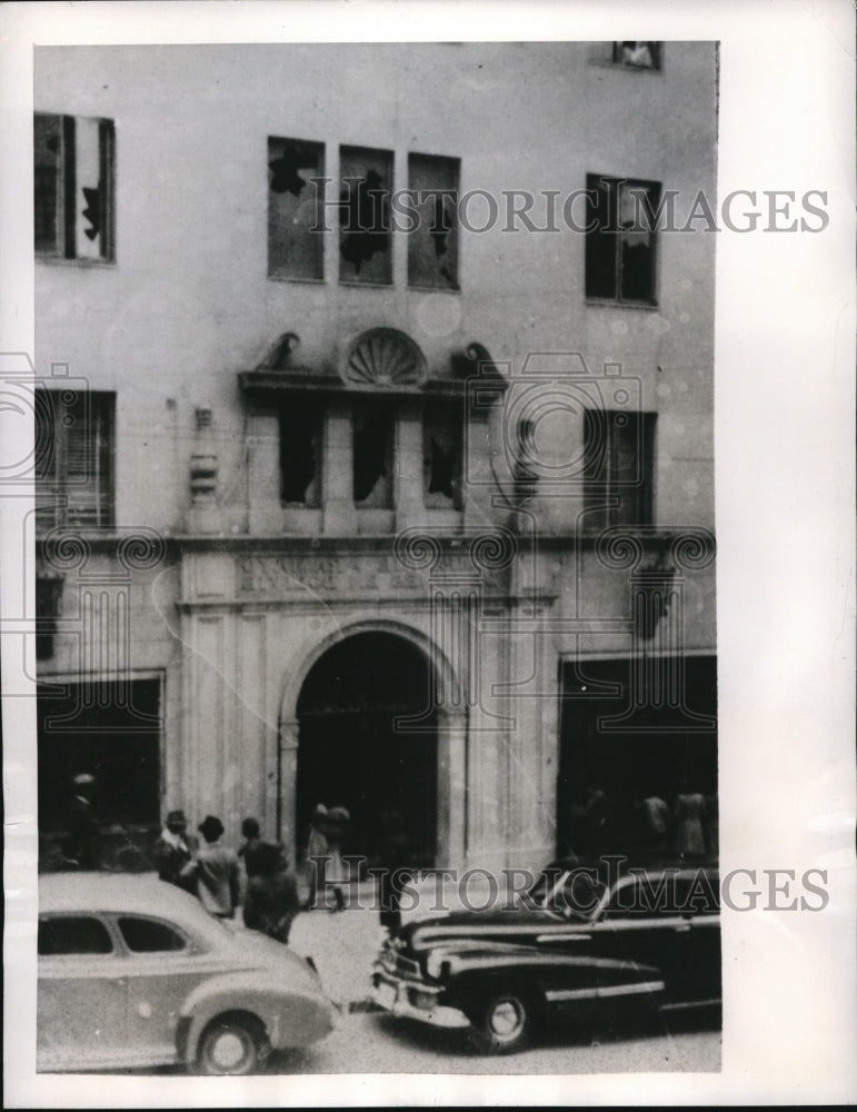 1944 Press Photo Smashed windows in a modern Bolivian building