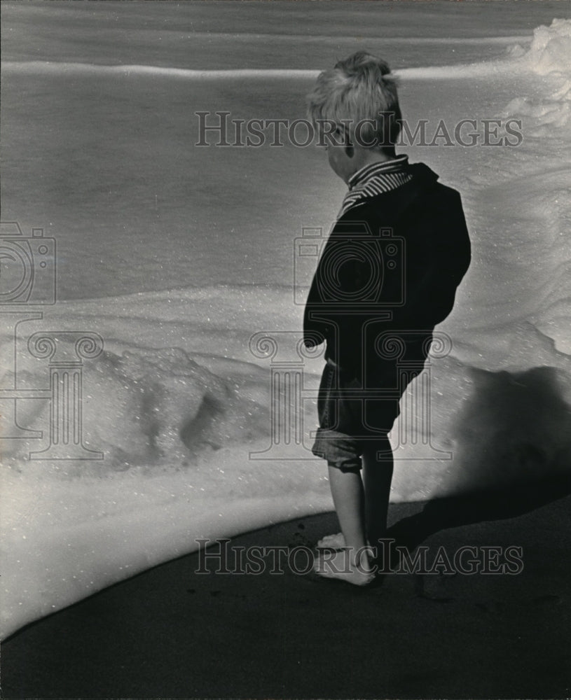 1961 Press Photo Michael Arms age 6 at Palo Alto, Calif beach- Historic Images