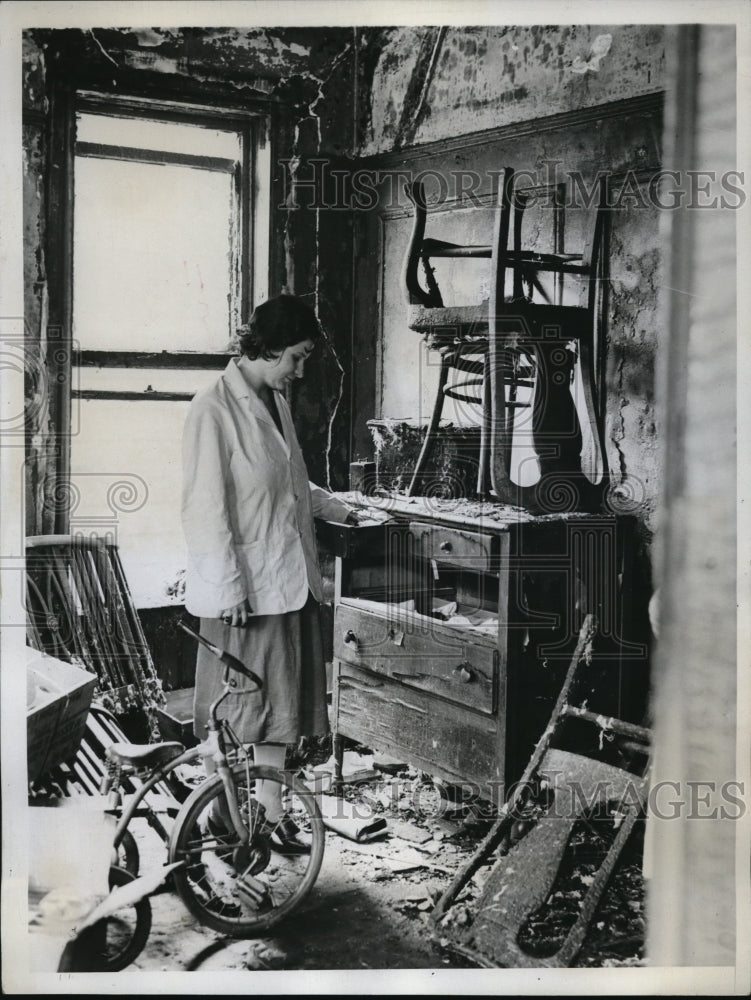 Load image into Gallery viewer, 1934 Press Photo Stella Hurst looking over ruins of explosion in Brooklyn, NY
