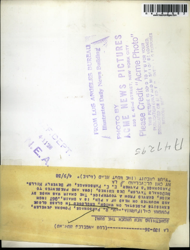 1938 Press Photo Jeweler W.Parsonage displays miniature chair on head of pin