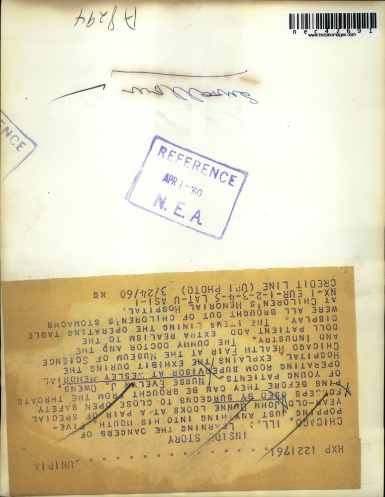 1960 Press Photo Dr. displays for eps used to remove safety pins from kids tummy