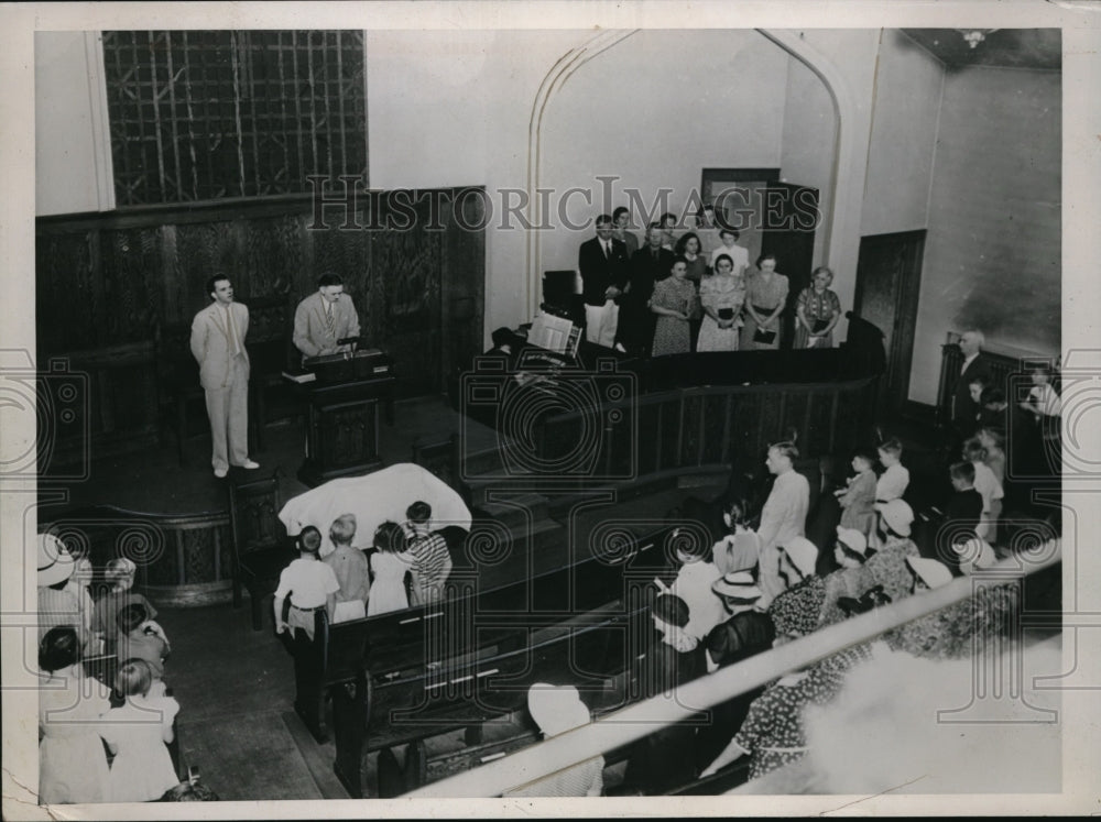 1939 Press Photo Church Services