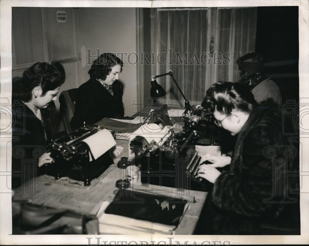 1945 Press Photo Typists &amp; Clerks Working In The French Ministry Of Information- Historic Images