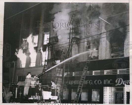 1946 Press Photo Capitol Manufacturing Company Fire