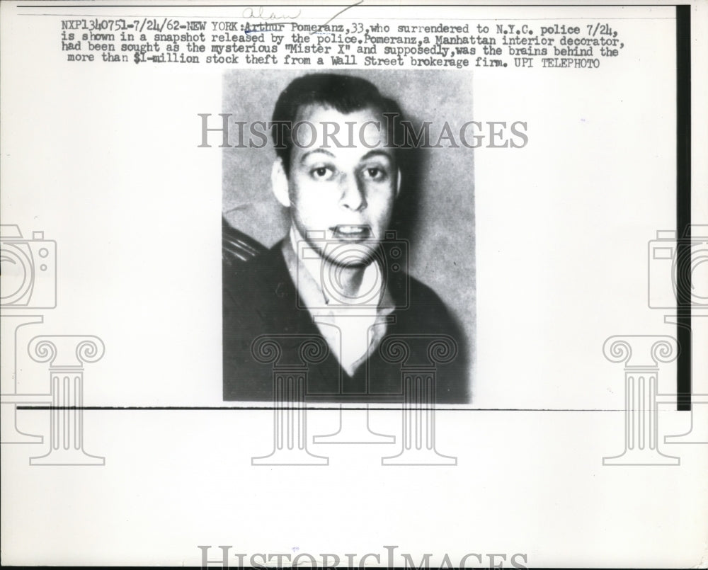 1962 Press Photo Arthur Pomeranz Surrendered to Police