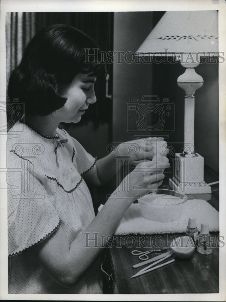 1960 Press Photo Manicure