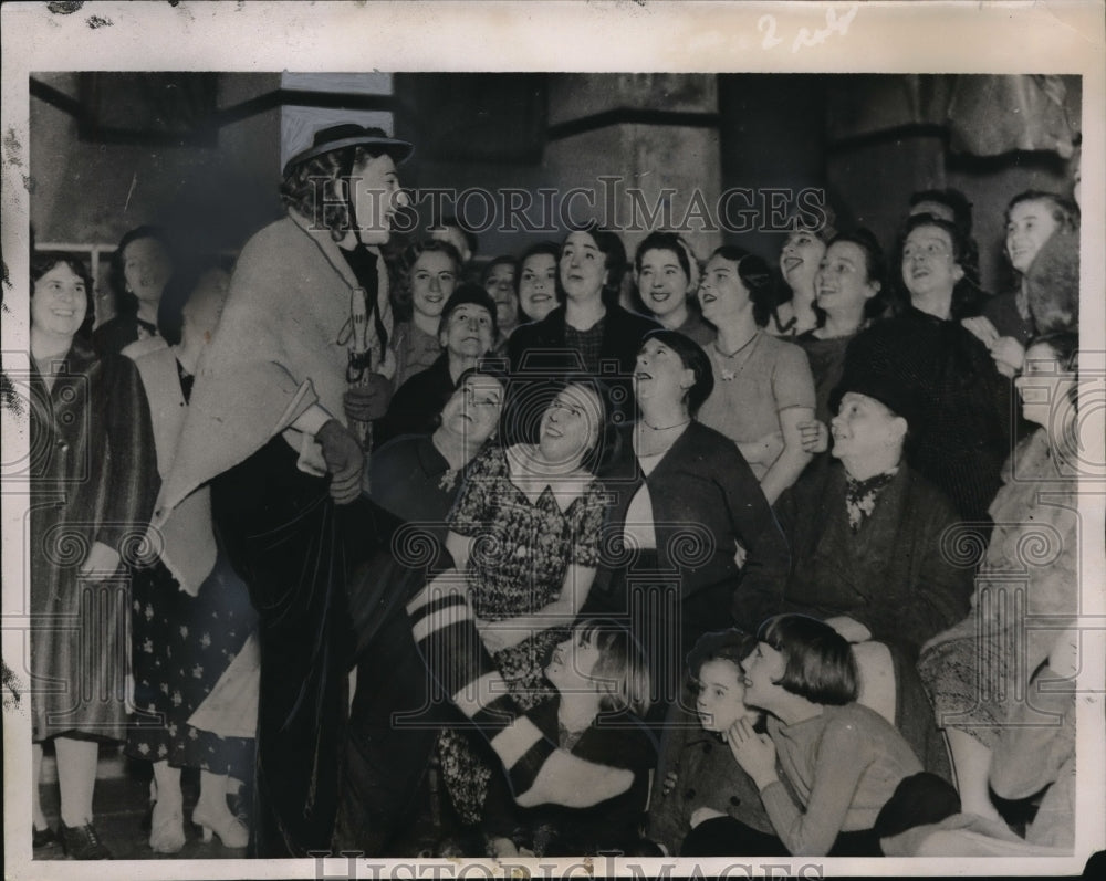1940 Press Photo Old Mother Riley, a comedian, was impersonated by Marie Tully