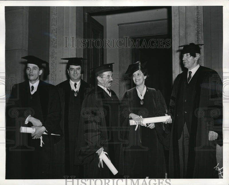Load image into Gallery viewer, 1941 Press Photo Latin-American journalists on Maria Moors Cabor Awards
