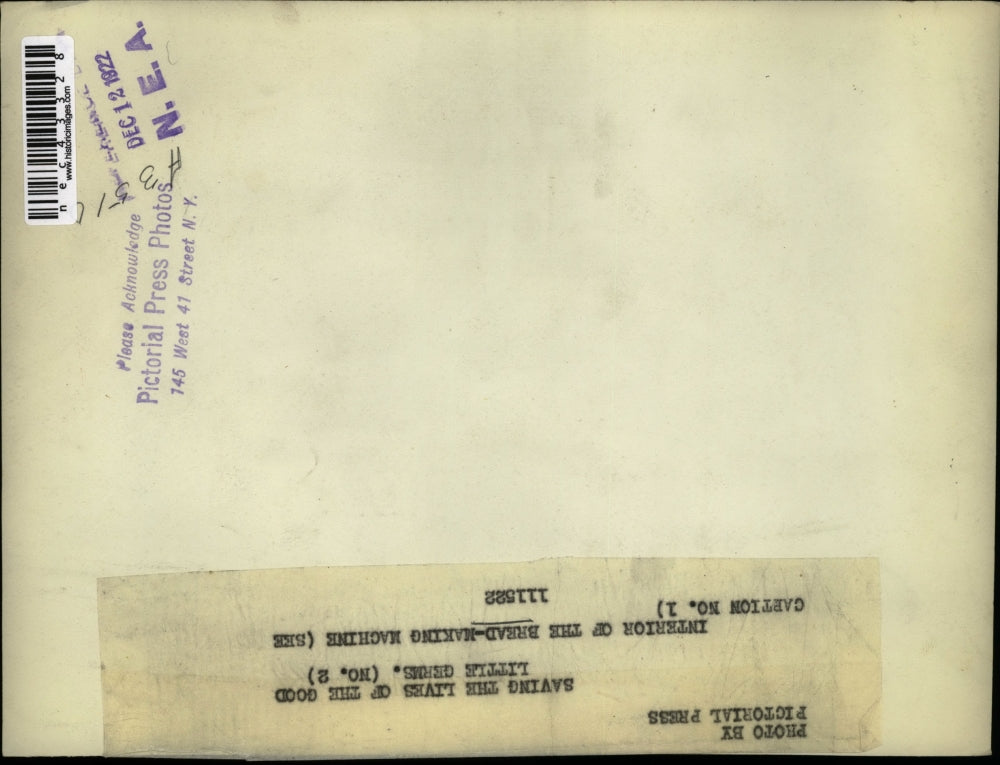 1922 Press Photo Interior of a Bread-making machine