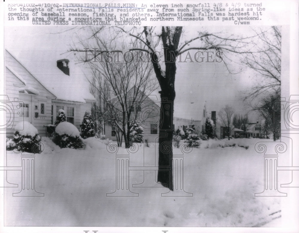 1962 Press Photo International Falls, Minn., first snow blizzard.