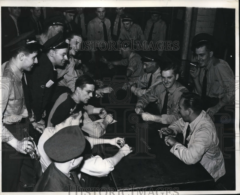 Load image into Gallery viewer, 1941 Press Photo AF of L members of the street car mens' union play checkers.
