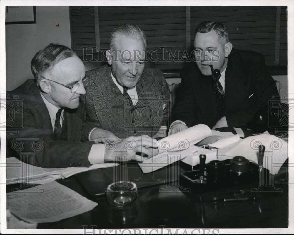 1942 Press Photo Maritime War Emergency Board in its first meeting- Historic Images