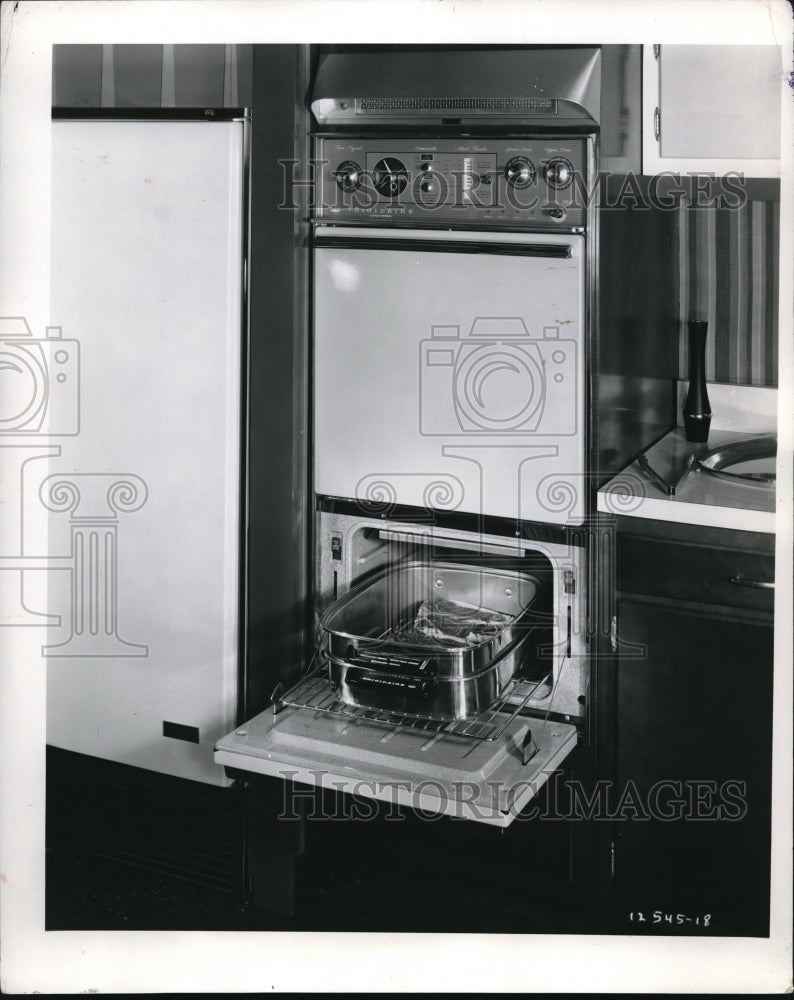 1958 Press Photo Built in oven - nec43572