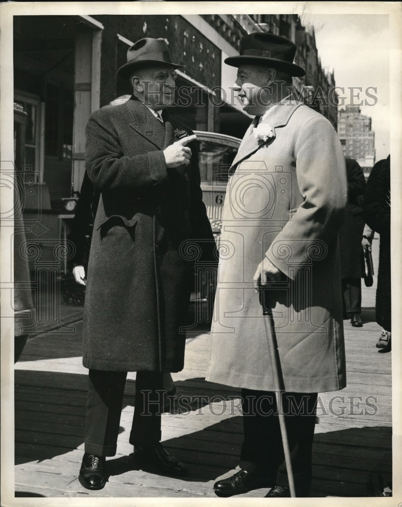 Load image into Gallery viewer, 1939 Press Photo City Commissioner Frank B. Off and ex-Adm. Walter Edge
