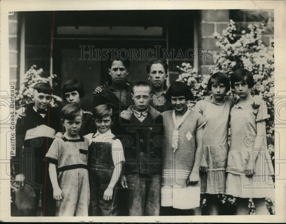 1929 Press Photo Mossy Rock, Wash twins D & J Riley, Low & Lea Davis,