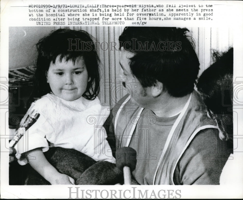 1971 Press Photo Alysia Age 3 Good Shape After Falling 15 Ft in Construction Sha