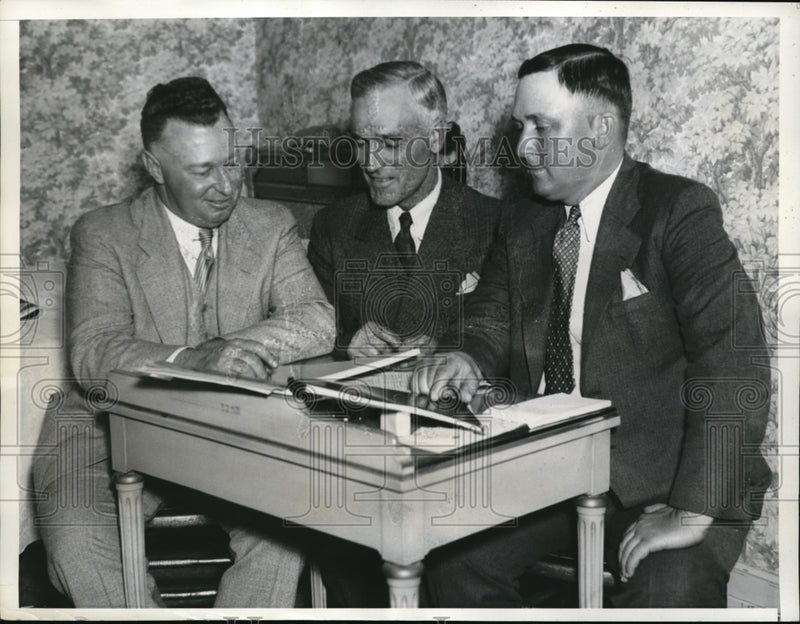 Load image into Gallery viewer, 1935 Press Photo Farm Leaders Prepare for Farmers' Pilgrimage
