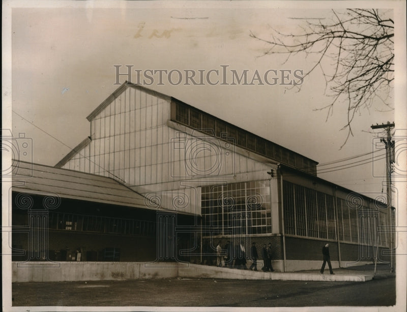 Load image into Gallery viewer, 1940 Press Photo J Harvey Gravell, Ambler, PA, Leaves Wealth to Employees
