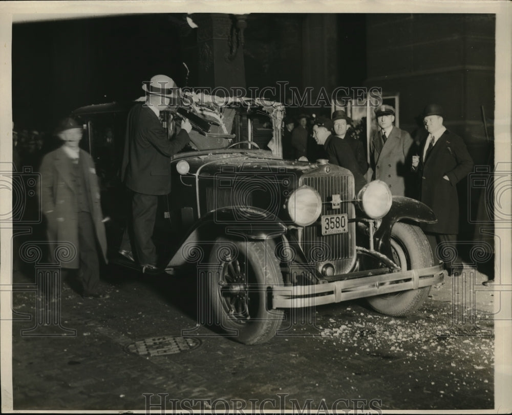 1930 Press Photo Car of Superintendent Police Mills Damaged by Flying Girder