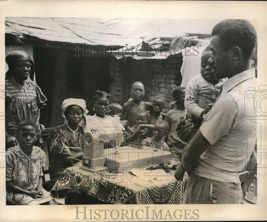 1956 Press Photo Elna sewing school in South Africa village- Historic Images