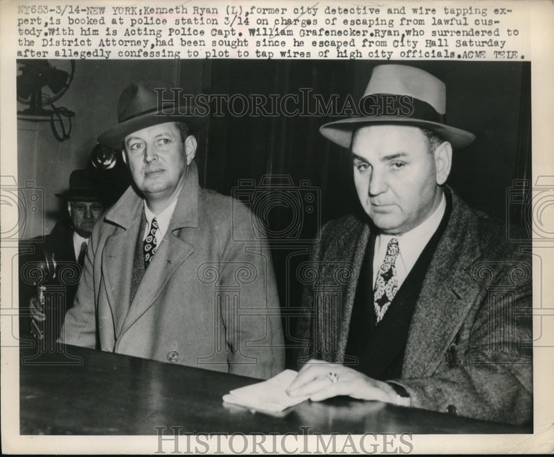 Load image into Gallery viewer, 1949 Press Photo Kenneth Ryan Detective William Grafenecker Captain Police
