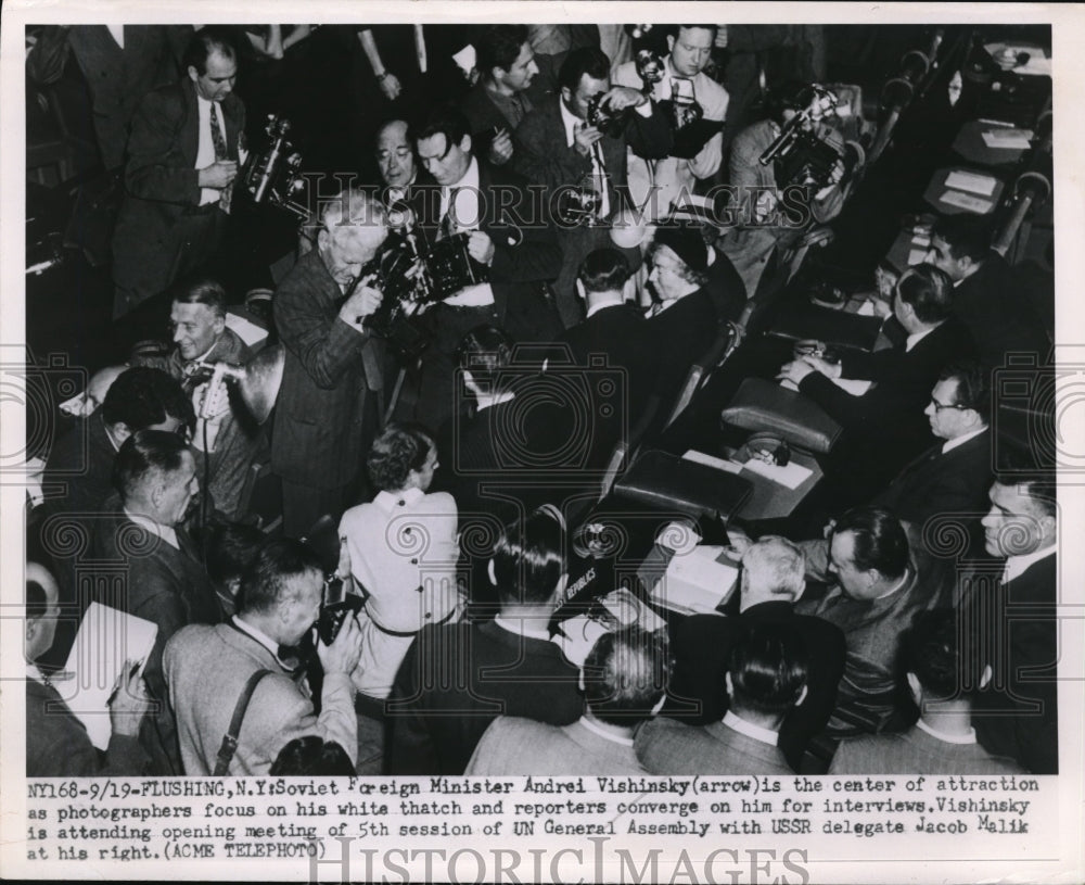 1950 Press Photo Soviet Andrei Vishinsky Surrounded by Photographers at UN Meet
