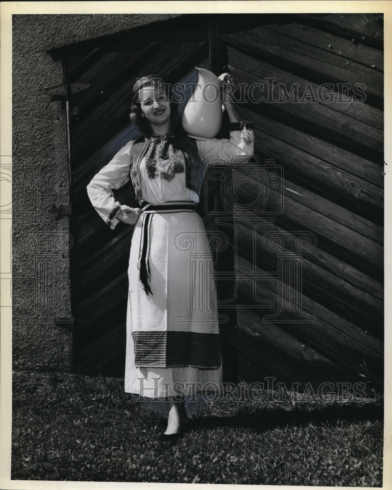 1957 Press Photo Anne Perencevic Junior at Duquesne University
