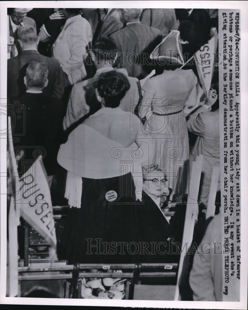 Load image into Gallery viewer, 1952 Press Photo Political Campaign, Kefauver, Convention Hall
