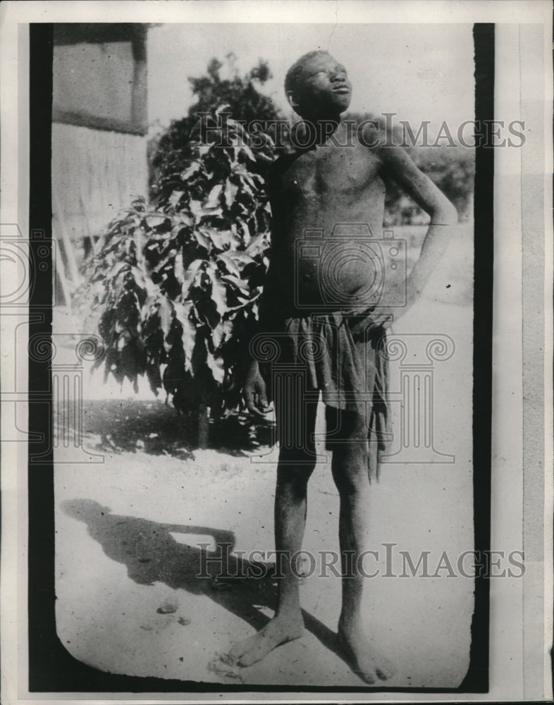 1929 Press Photo Man Looking Toward the Sun in South Africa - nec44525- Historic Images