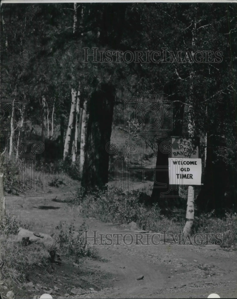 1942 Press Photo Welcome sign at entrance to Ryder Ranch