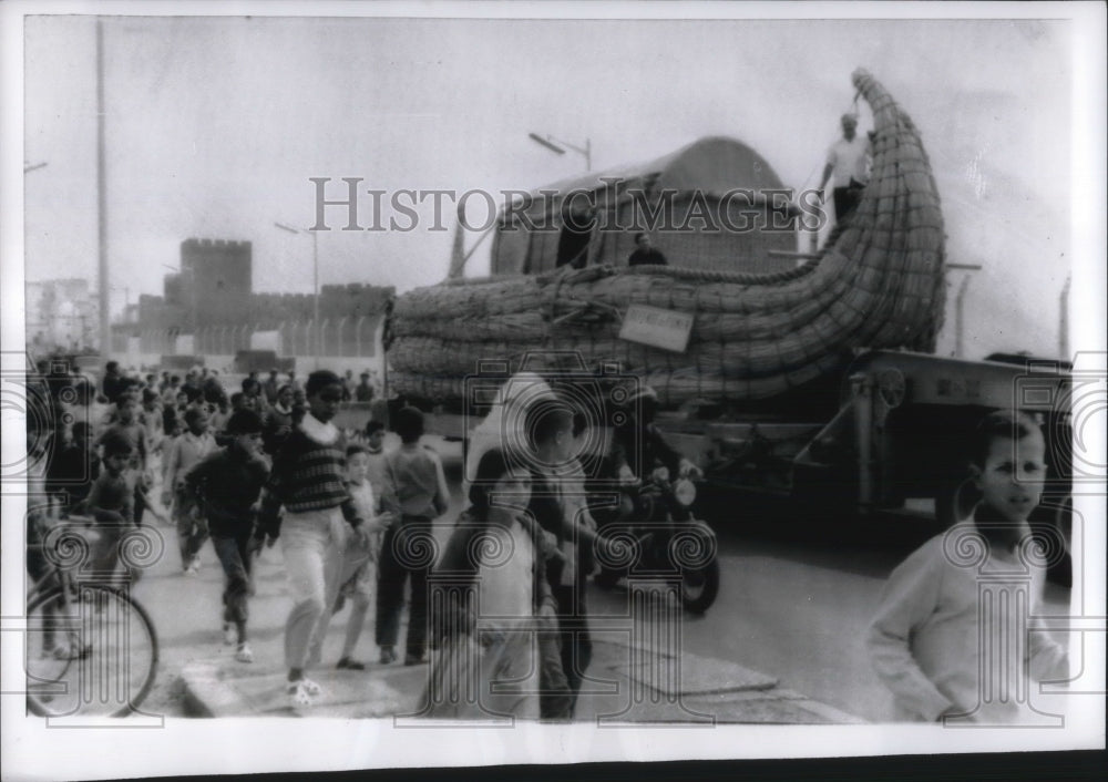 1969 Press Photo Papyrus boat draws crowd in Morocco - nec44839