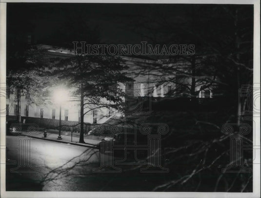 1937 Press Photo White House burns midnight oil as gunboat sinks
