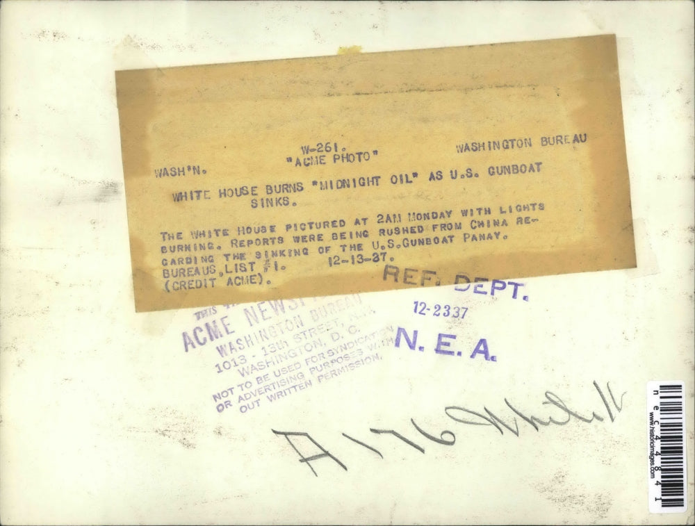 1937 Press Photo White House burns midnight oil as gunboat sinks