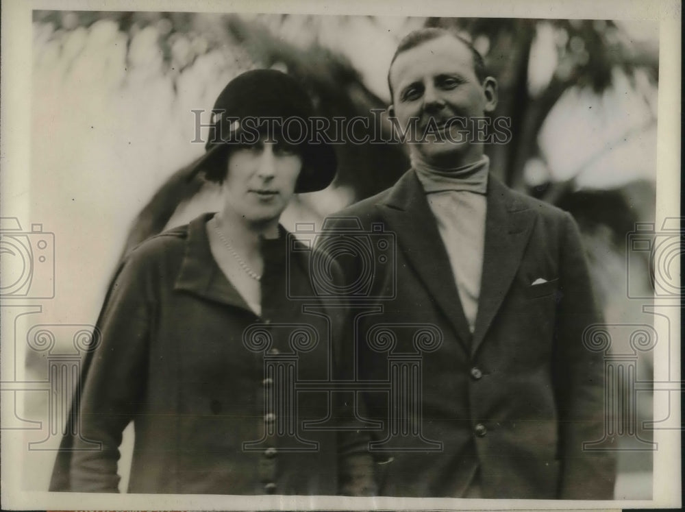 1937 Press Photo Lord & Lady Cromwell in Miami Beach for polo match - nec44867