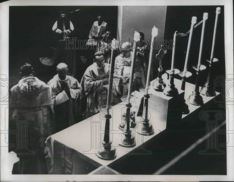 Load image into Gallery viewer, 1947 Press Photo Celebration of the Marian Congress at Ottawa Canada.
