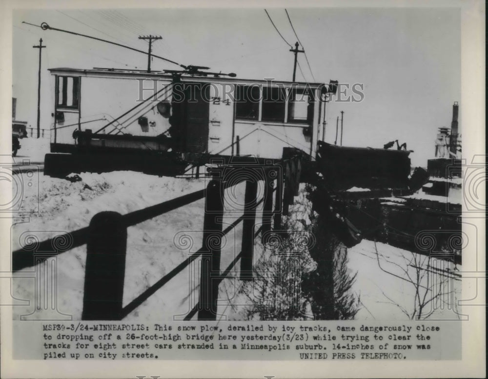 1952 Press Photo Fourteen inch snow piled up on City Streets of Minneapolis.