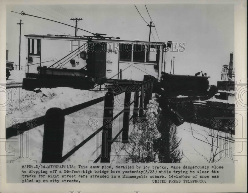 Load image into Gallery viewer, 1952 Press Photo Fourteen inch snow piled up on City Streets of Minneapolis.
