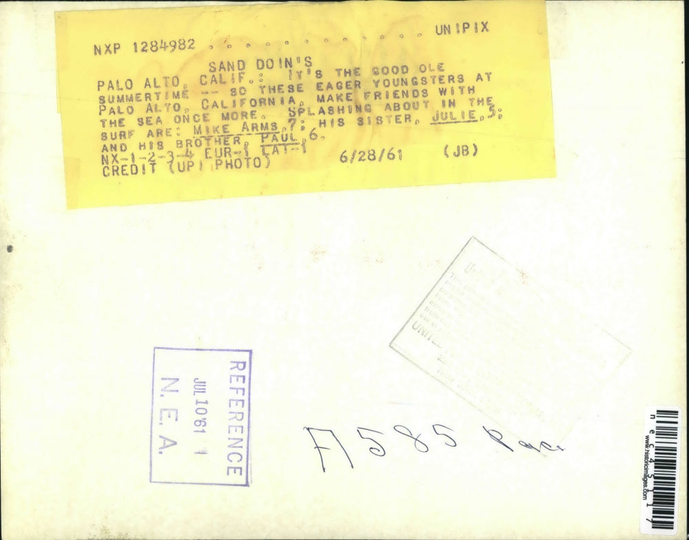 1961 Press Photo Children splash in Palo Alto sea surf