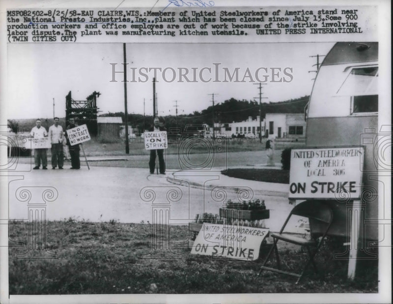 Load image into Gallery viewer, 1958 Press Photo Members of United Steelworkers of America on strike.
