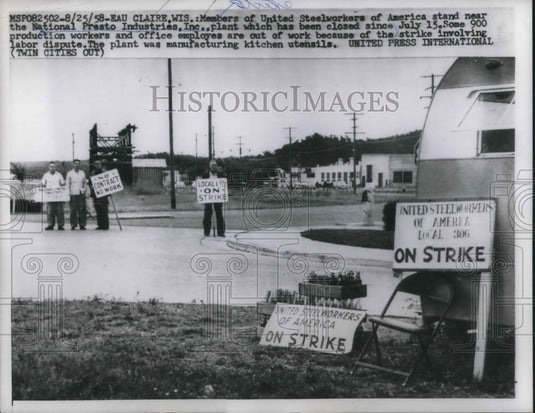 1958 Press Photo Members of United Steelworkers of America on strike.