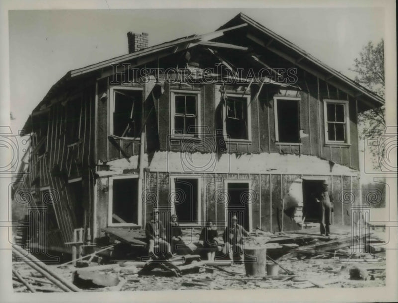 Load image into Gallery viewer, 1935 Press Photo JY Phillips Helenwood House Explosion Accident
